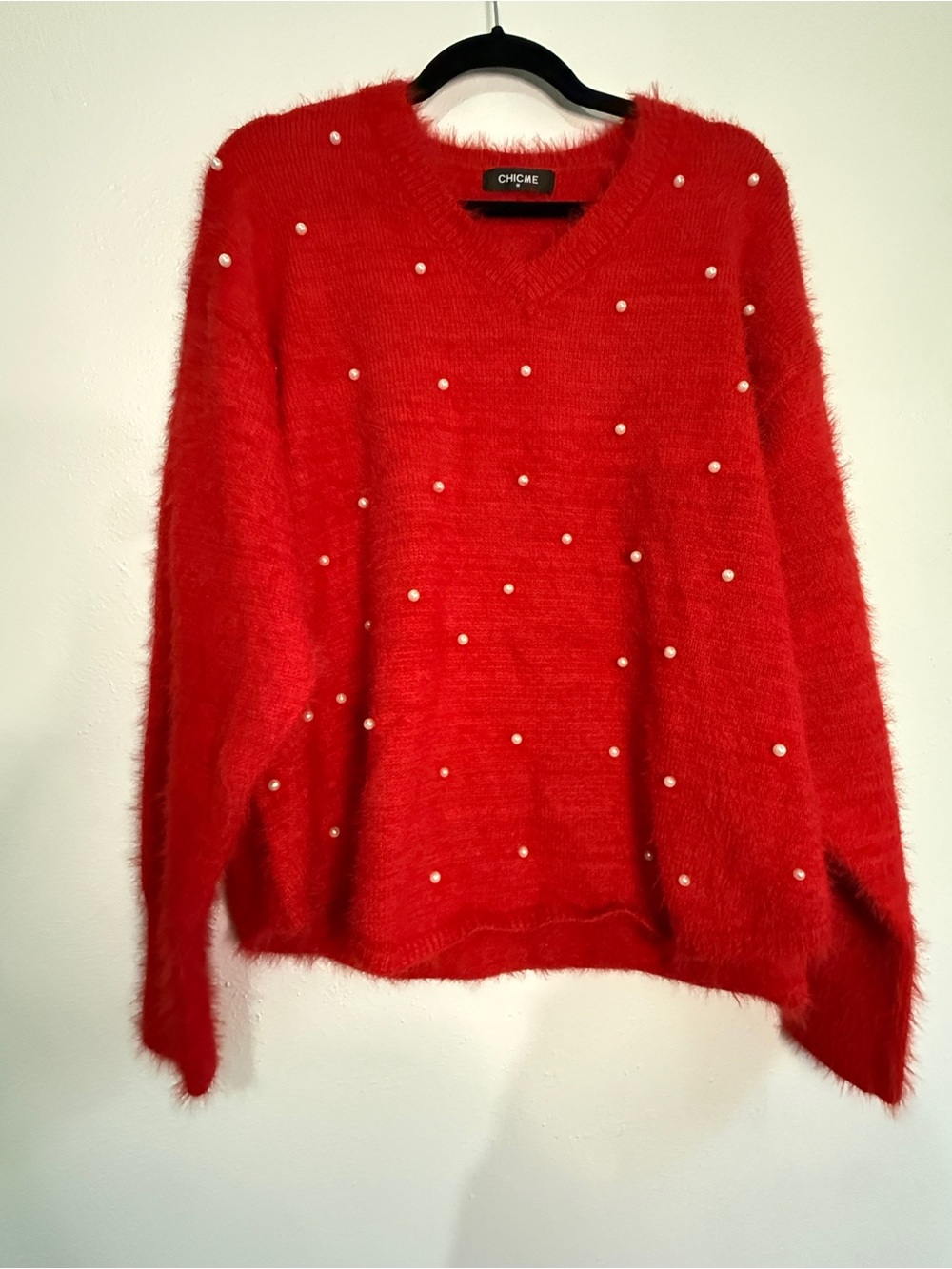 CHICME Red Pearl-Embellished Fuzzy V-Neck Sweater. Sz M